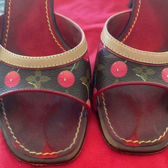 Louis Vuitton Takashi Murakami 🍒 Cherry slides - Picture 5 of 10